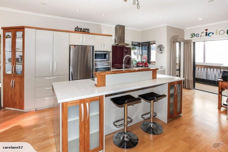 Photo of property in 2 Ellivani Rise, Pukekohe, 2120