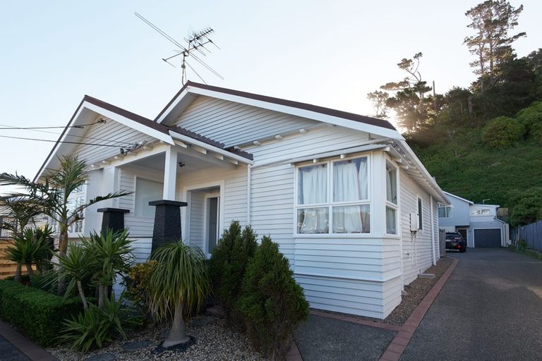 Photo of property in 40 Derwent Street, Island Bay, Wellington, 6023