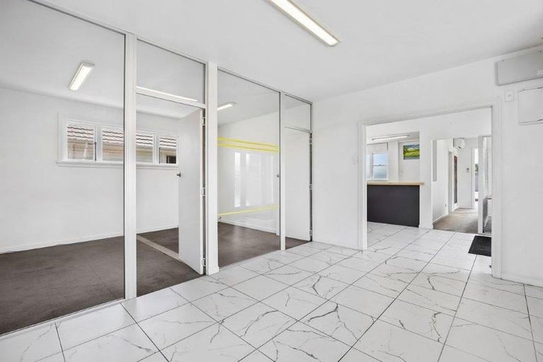 Photo of property in 332 Blenheim Road, Upper Riccarton, Christchurch, 8041