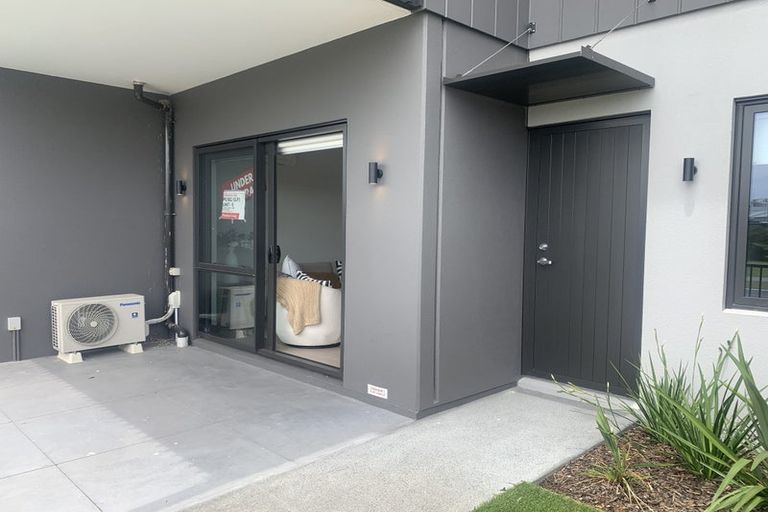 Photo of property in 2/18 Paraone Crescent, Takanini, 2112