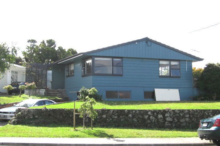 Photo of property in 28 Covil Avenue, Te Atatu South, Auckland, 0610