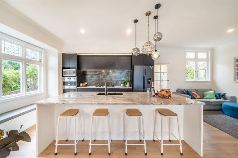 Photo of property in 6 Onehuka Road, Tirohanga, Lower Hutt, 5010