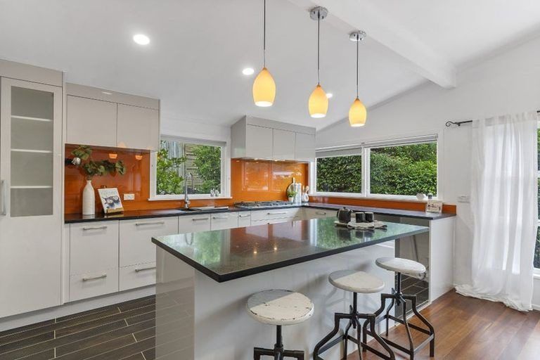 Photo of property in 3 Keldale Place, Forrest Hill, Auckland, 0620