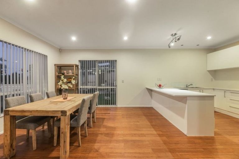 Photo of property in 8 Mcwhirters Farm Lane, Massey, Auckland, 0614