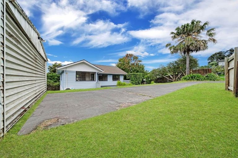 Photo of property in 26 Lambrown Drive, Totara Vale, Auckland, 0629