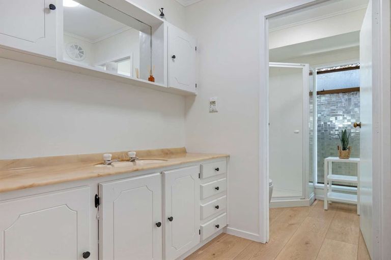 Photo of property in 8 Deodar Place, Totara Heights, Auckland, 2105