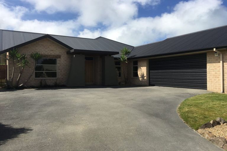 Photo of property in 26 Linkwater Way, Parklands, Christchurch, 8083