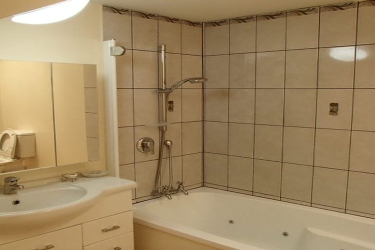 Photo of property in 52 Mitchell Street, Brooklyn, Wellington, 6021