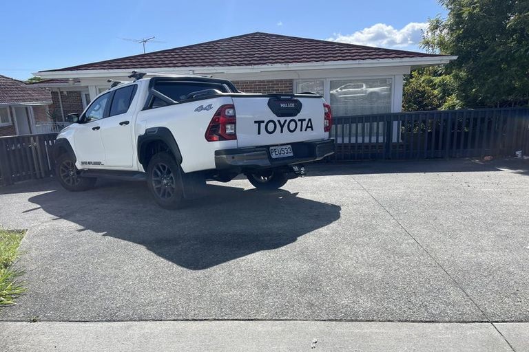 Photo of property in 233 Te Atatu Road, Te Atatu South, Auckland, 0610