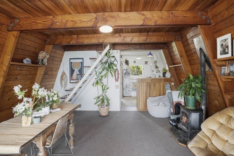 Photo of property in 4 Log Race Road, Piha, New Lynn, 0772