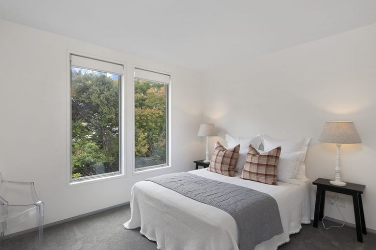 Photo of property in 60 Aikmans Road, Merivale, Christchurch, 8014