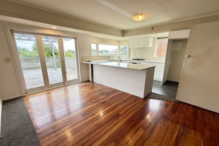 Photo of property in 93 Sylvan Avenue, Northcote, Auckland, 0627