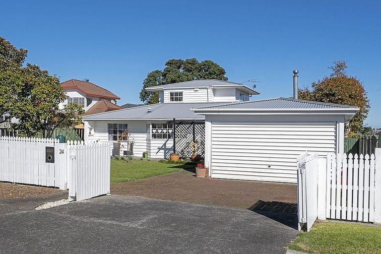 Photo of property in 24 Cherry Road, Bucklands Beach, Auckland, 2014