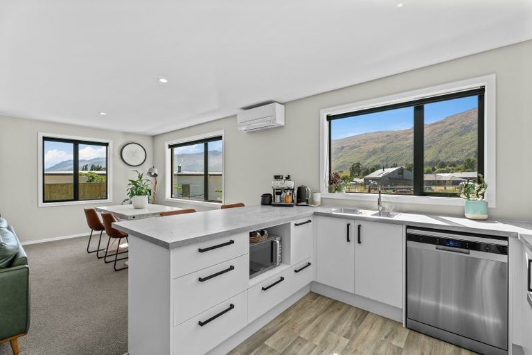 Photo of property in 6 Lakefield Close, Kingston, Athol, 9793