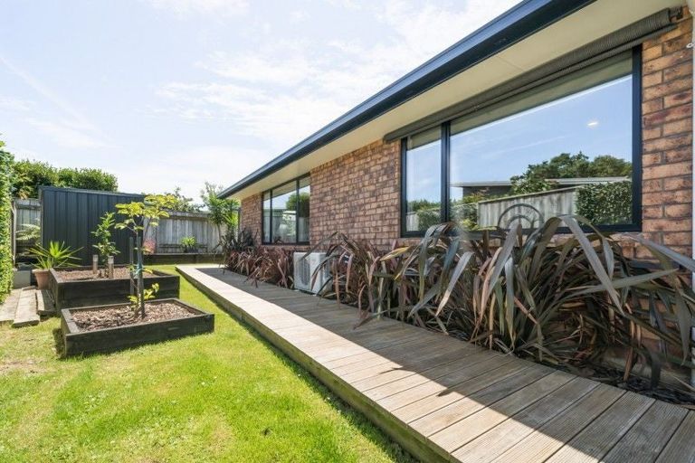 Photo of property in 7 Lorenzo Place, Kelvin Grove, Palmerston North, 4414