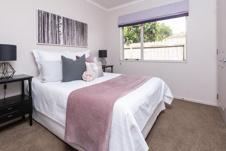 Photo of property in 18 Lissleton Drive, East Tamaki, Auckland, 2013