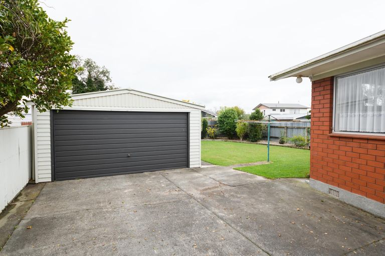 Photo of property in 1 Essex Place, Milson, Palmerston North, 4414