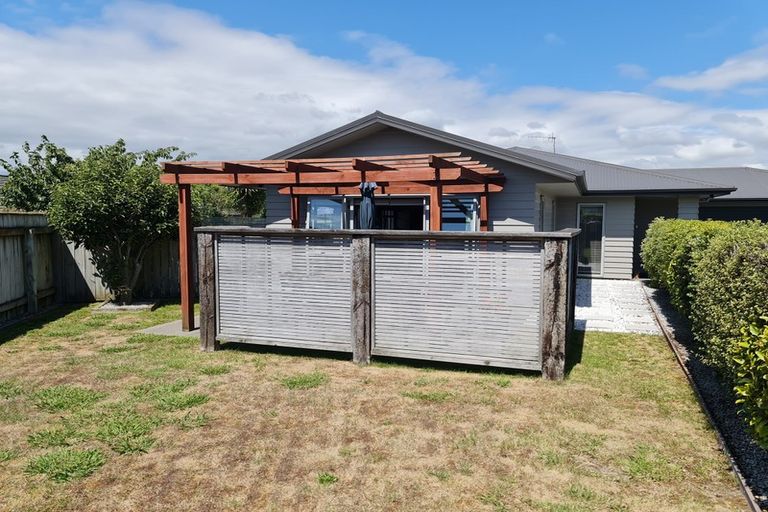 Photo of property in 30 Simpson Crescent, Raumati Beach, Paraparaumu, 5032
