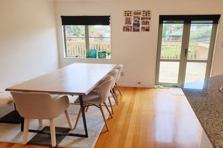 Photo of property in 15 Cayman Place, Unsworth Heights, Auckland, 0632