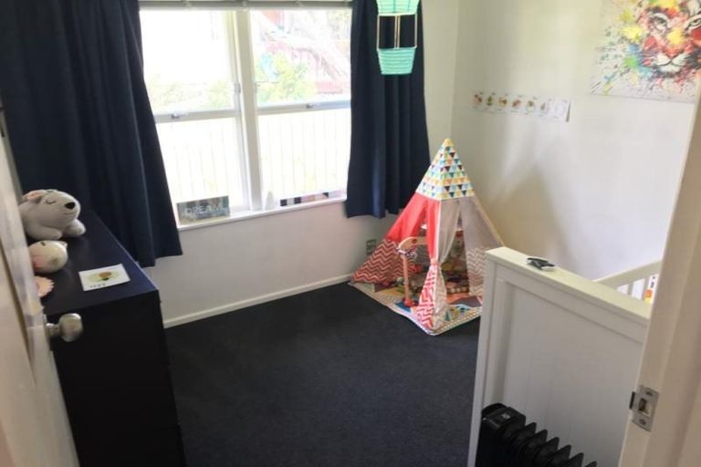 Photo of property in 31 Lyndhurst Road, Te Atatu South, Auckland, 0610