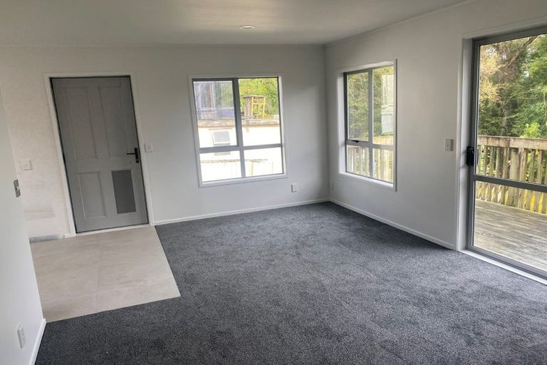 Photo of property in 10 Kingdale Road, Henderson, Auckland, 0610