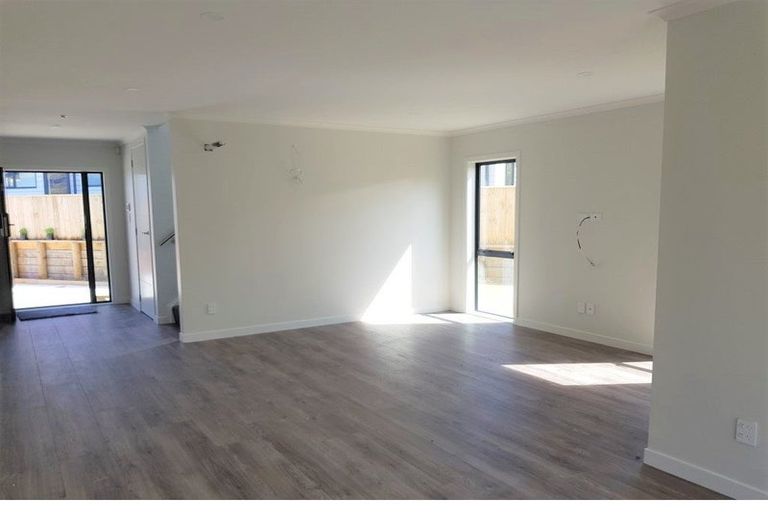 Photo of property in 1 Opaoa Way, Aotea, Porirua, 5024