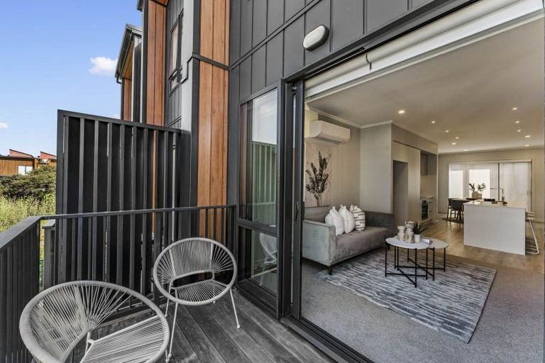 Photo of property in 5/35 Marine Parade, Hobsonville, Auckland, 0616