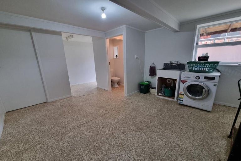 Photo of property in 1 Selwyn Crescent, Forrest Hill, Auckland, 0620