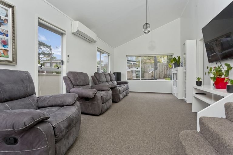 Photo of property in 1/28 Glen Vista Place, Bayview, Auckland, 0629