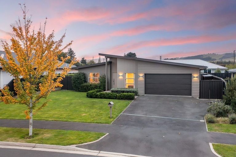Photo of property in 18 Carrick Place, Mosgiel, 9024