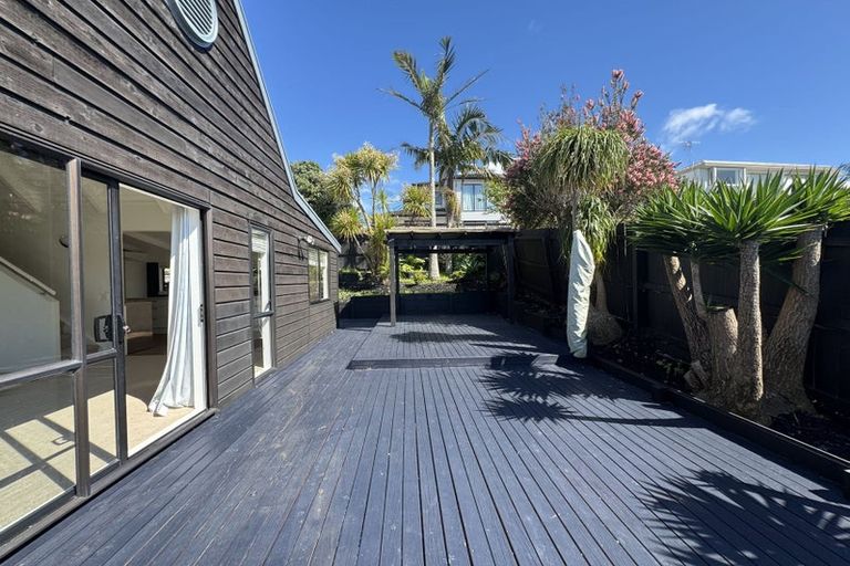 Photo of property in 2/31 Kiteroa Terrace, Rothesay Bay, Auckland, 0630