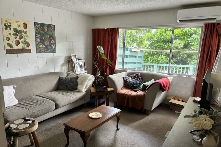 Photo of property in 2/219 Grant Road, Thorndon, Wellington, 6011