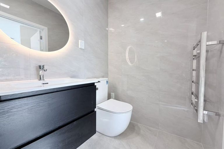Photo of property in 13a King Richard Place, Browns Bay, Auckland, 0630