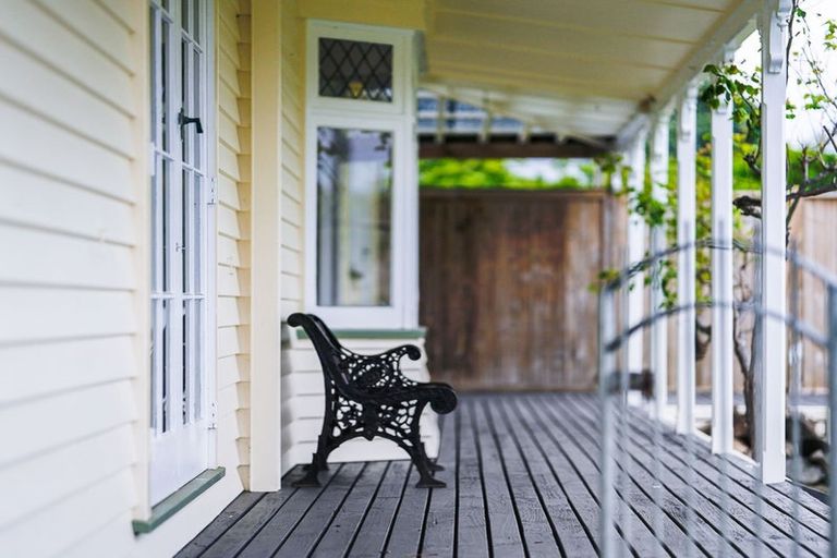 Photo of property in 10 Domain Road, Otaki, 5512