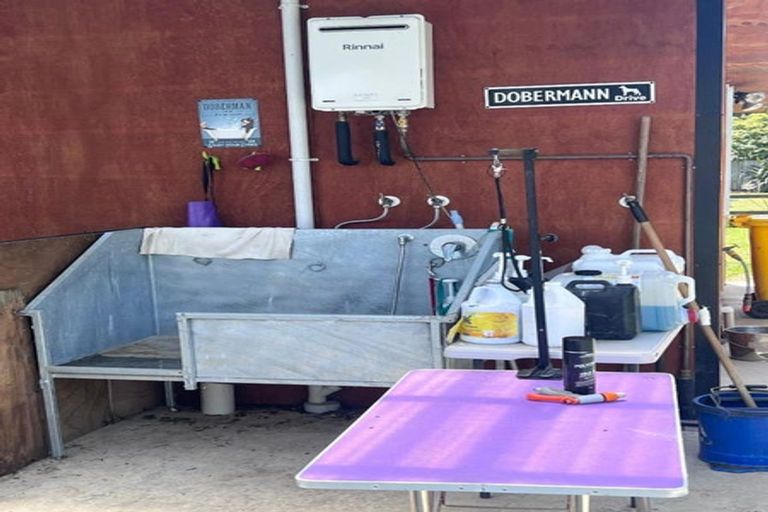 Photo of property in 140 Mako Mako Road, Levin, 5510