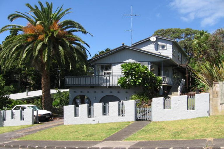 Photo of property in 3 Beeche Place, Birkdale, Auckland, 0626