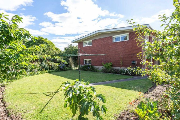 Photo of property in 32 Wadeley Road, Ilam, Christchurch, 8041