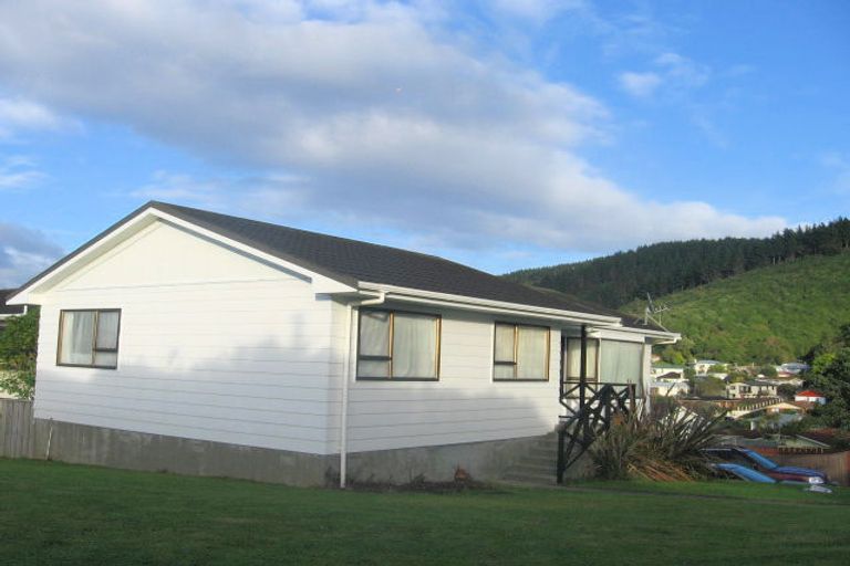 Photo of property in 1 Deveron Place, Tawa, Wellington, 5028
