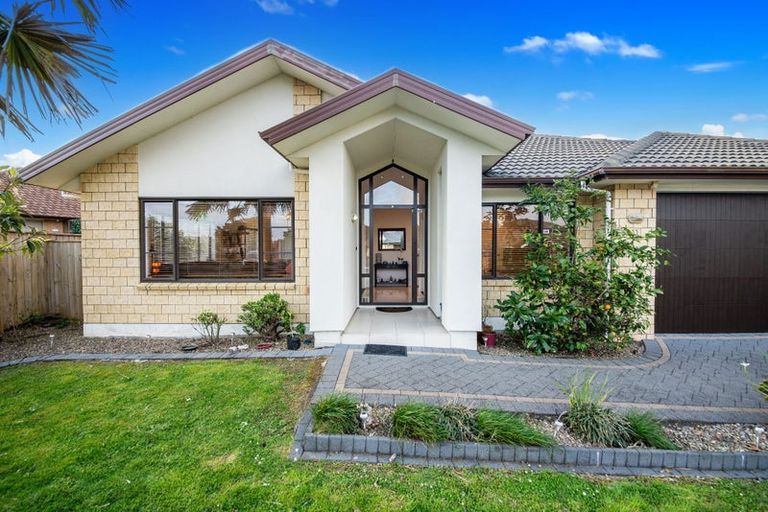 Photo of property in 11 Walter Haddrell Crescent, Flat Bush, Auckland, 2016