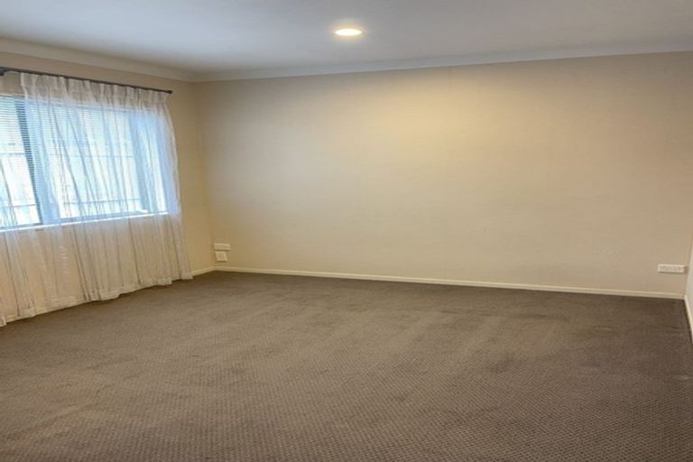 Photo of property in 4 Walter Haddrell Crescent, Flat Bush, Auckland, 2016
