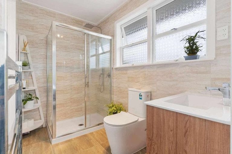 Photo of property in 11 Harrington Road, Henderson, Auckland, 0610