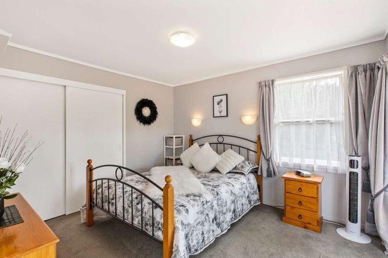 Photo of property in 27 Blanes Road, Weymouth, Auckland, 2103