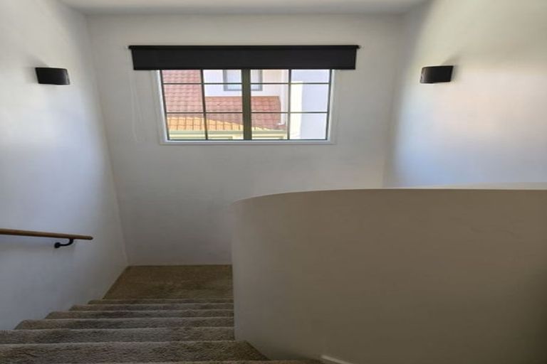 Photo of property in 30 Parkwood Crescent, Gulf Harbour, Whangaparaoa, 0930