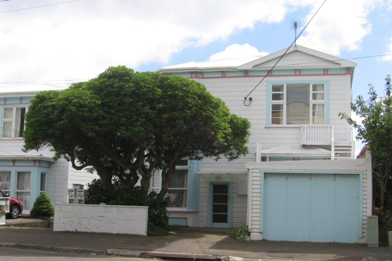 Photo of property in 71 Pirie Street, Mount Victoria, Wellington, 6011