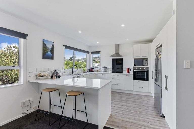 Photo of property in 9 Atlantis Place, Totara Vale, Auckland, 0629