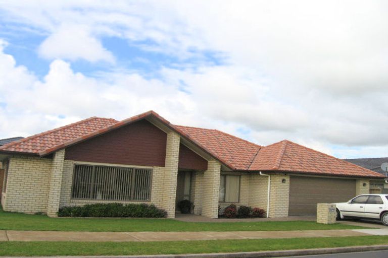 Photo of property in 4 Cambrian Crescent, Flat Bush, Auckland, 2016