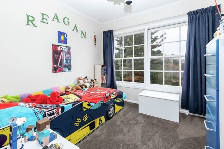 Photo of property in 24 Cheriton Road, Mellons Bay, Auckland, 2014