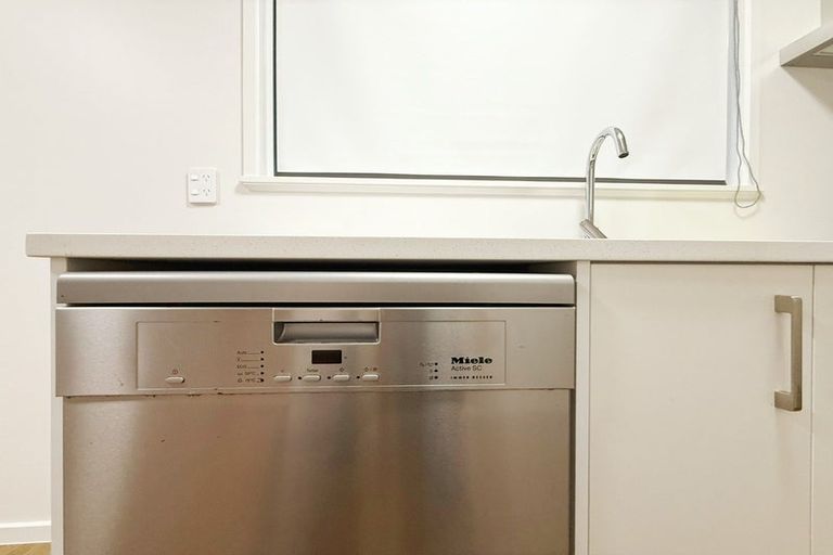 Photo of property in 80 Riverpark Crescent, Henderson, Auckland, 0610