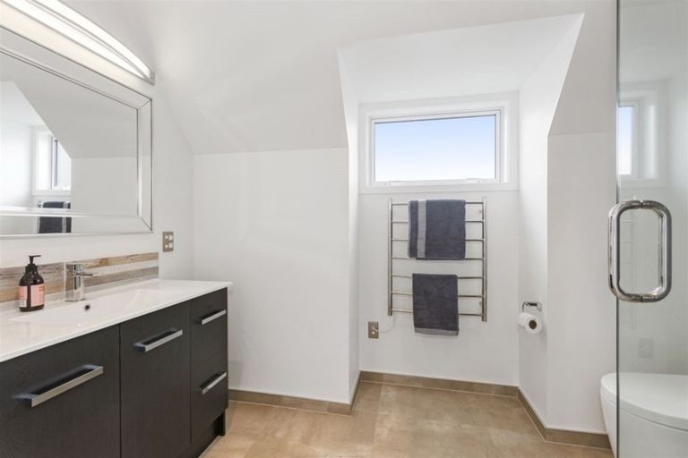 Photo of property in 98a Memorial Avenue, Ilam, Christchurch, 8053