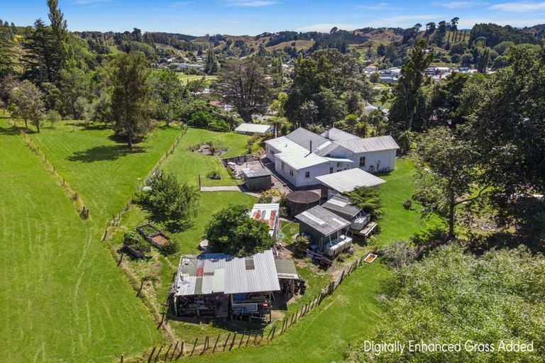 Photo of property in 9 Feltham Street, Hunterville, 4730